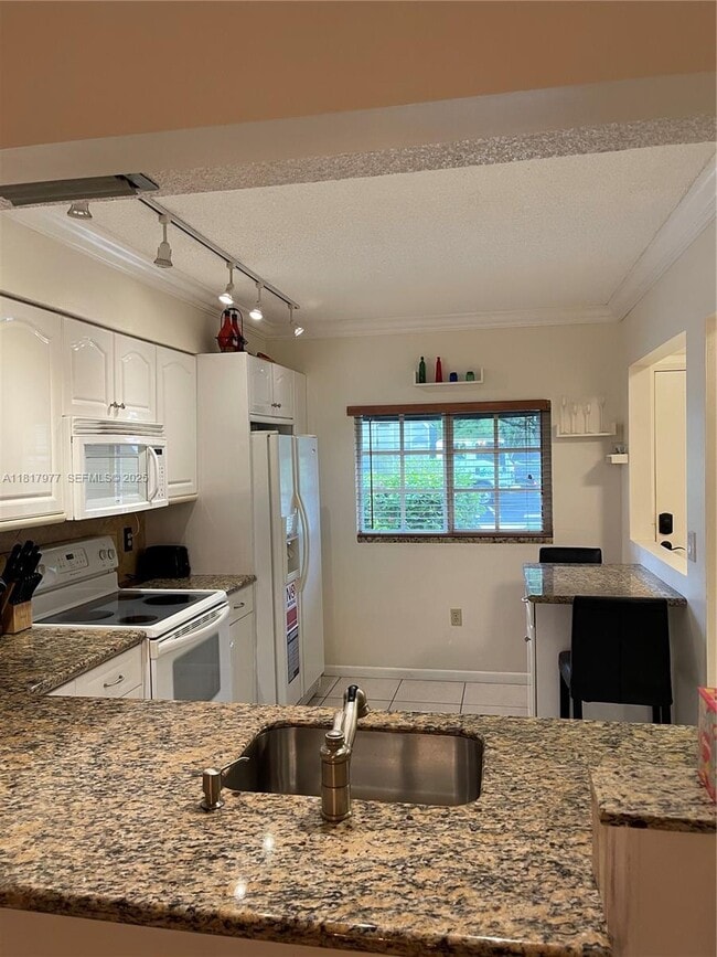 Building Photo - 4000 Crystal Lake Dr