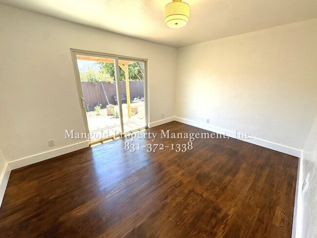 Building Photo - Fully Updated 3-Bedroom Home with Spacious...