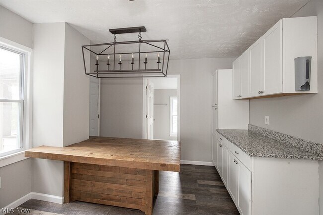 Building Photo - 3635 W 46th St