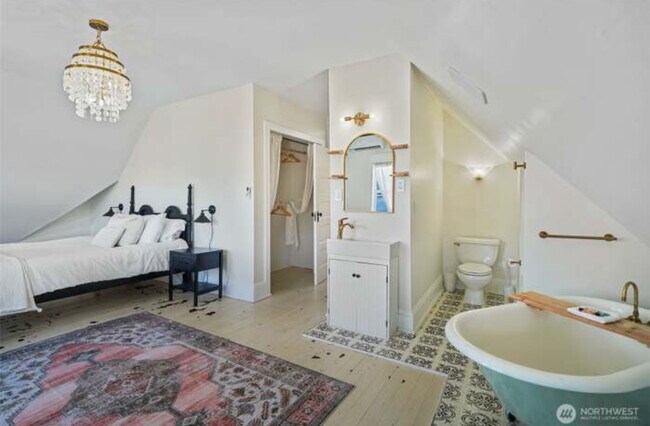 Building Photo - 5060 WA-106