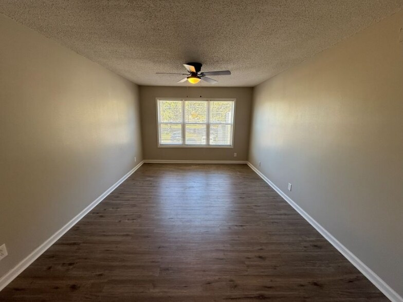 Building Photo - 324 Block St