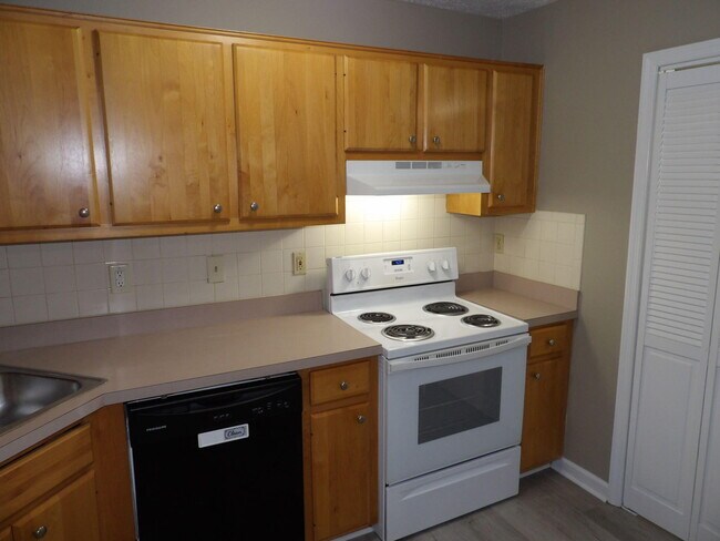 Building Photo - 244 Meadowview Dr