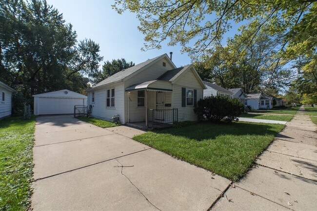 Building Photo - 20340 E 8 Mile Rd