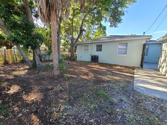 Building Photo - Stunning Corner-Lot Rental: 4BR/2BA with Courtyard