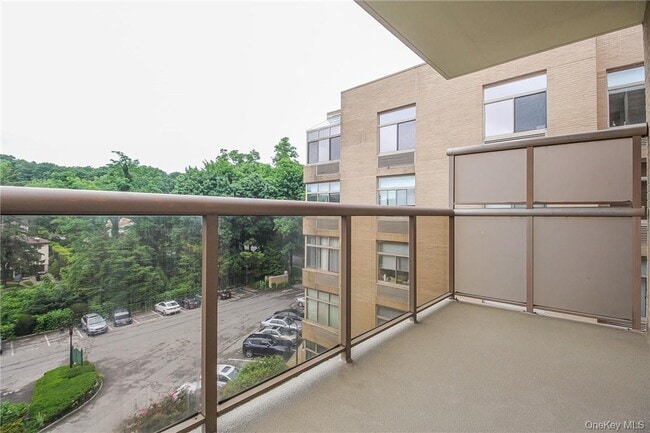 Building Photo - 35 N Chatsworth Ave