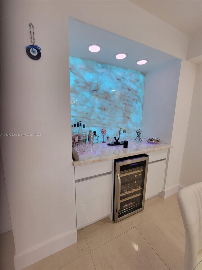 Building Photo - 5701 Collins Ave