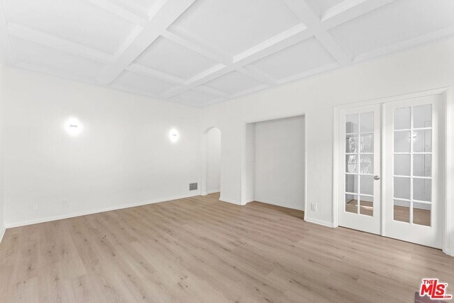 Building Photo - 140 S Camden Dr