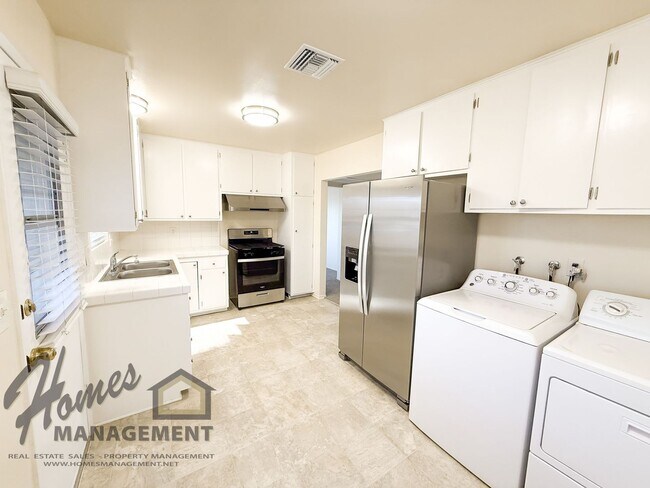 Building Photo - Homes Management - 2 Bed, 1.5 Bath Duplex ...