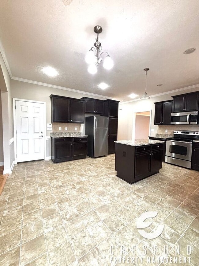 Building Photo - 15-20 Minutes from Fort Bragg and Cape Fear Valley! 4 Bed, 2.5 Bath AVAILABLE FOR MOVE IN NOW!