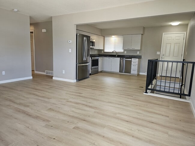 Building Photo - 8958 Circle Dr