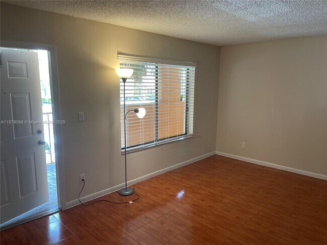 Building Photo - 6900 SW 39th St