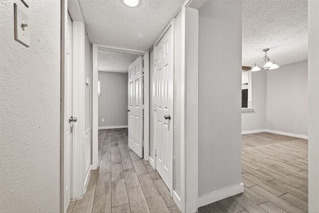 Building Photo - 1230 Shadowdale Dr