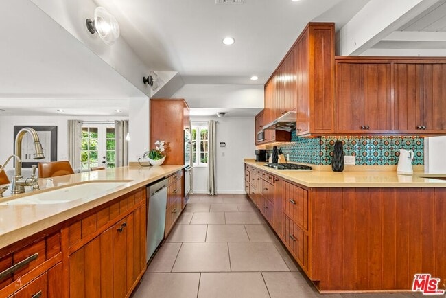 Building Photo - 23057 Sylvan St