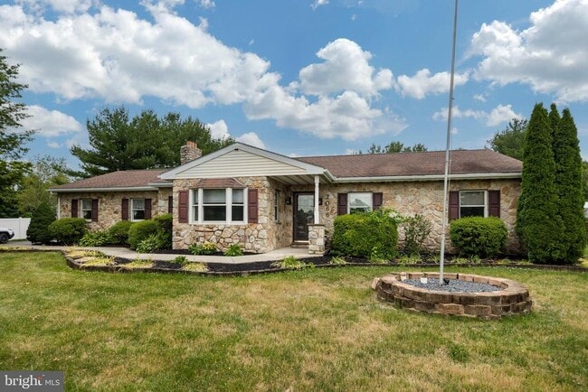 Building Photo - 2066 Bridge Rd
