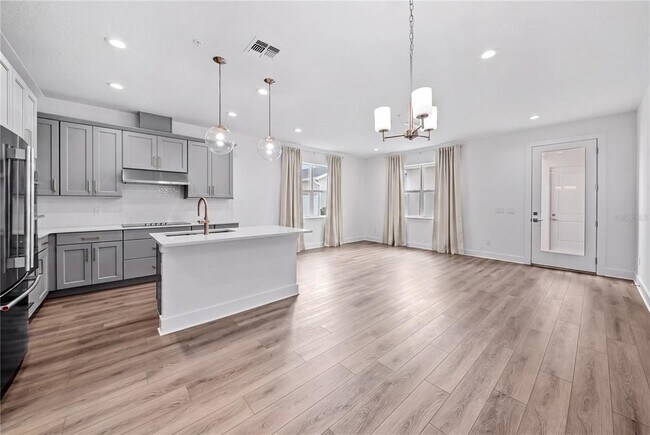 Building Photo - 1856 Crowncrest Dr