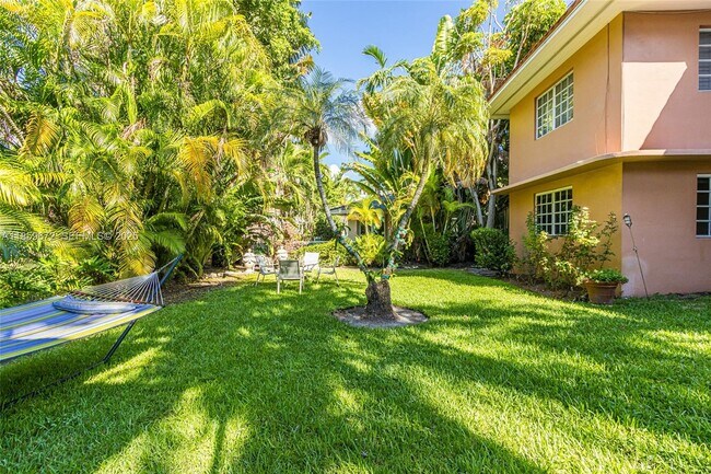 Building Photo - 60 Park Dr