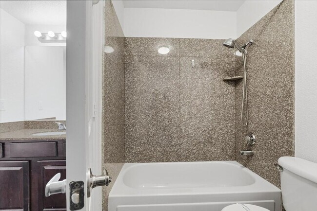 Building Photo - 2606 S Durango Dr