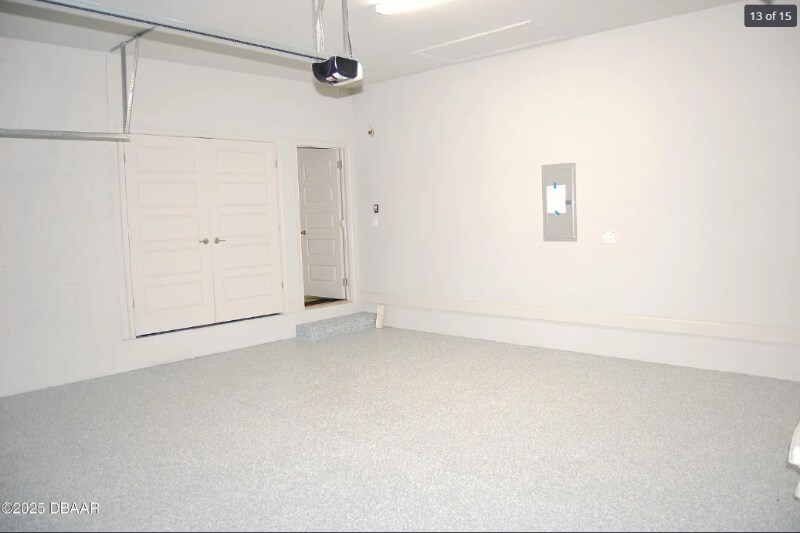 Building Photo - 377 Palm Dr
