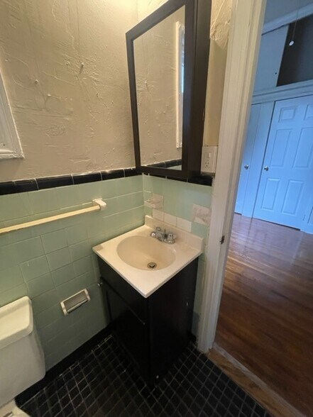 Building Photo - 4419 Osage Ave