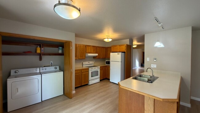 Building Photo - Great Townhome in Mid Town Fort Collins