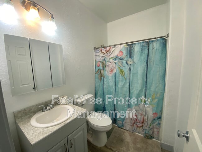 Building Photo - 1547 1/2 Grand Ave