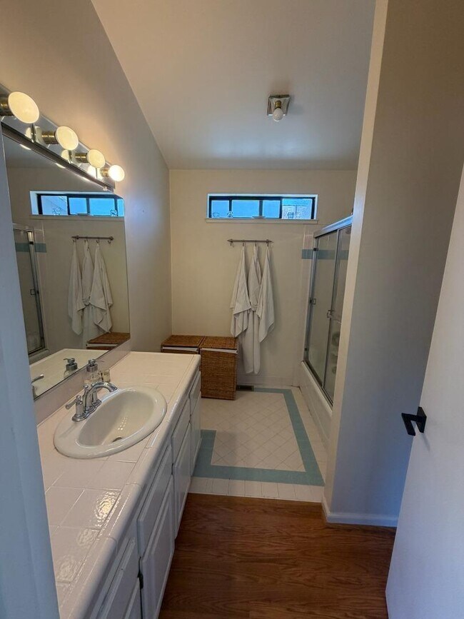 Building Photo - 139 Madrona Ave