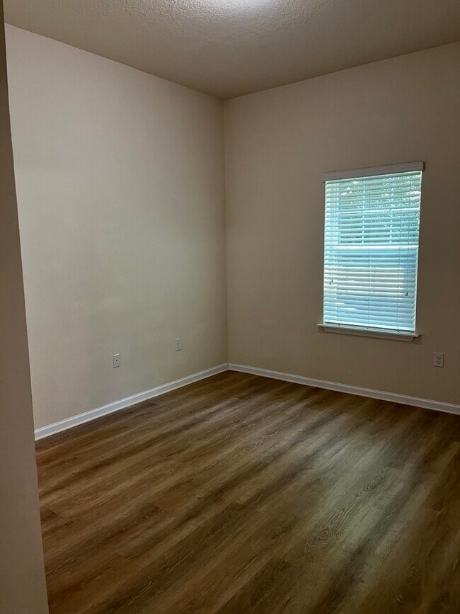 Building Photo - 2109 Golden Lake Loop