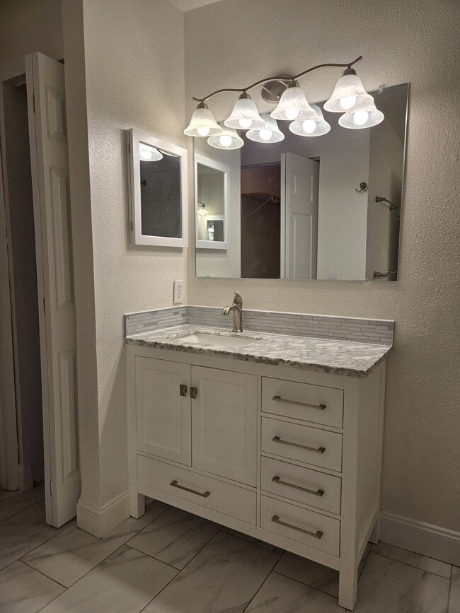 Building Photo - 3080 Fox Ln