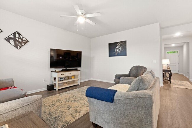 Building Photo - 428 Bearskin Ct