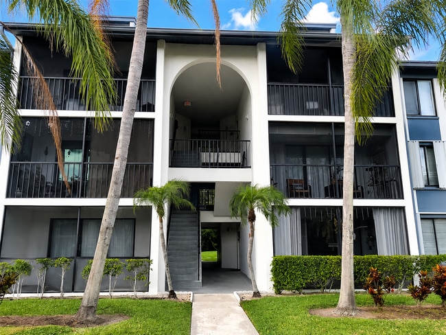 Building Photo - 1009 Green Pine Blvd