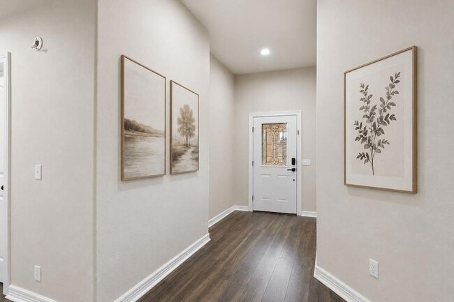 Building Photo - 714 Newport Dr