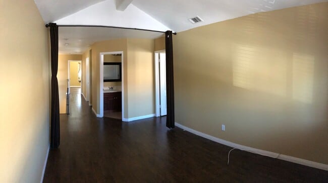 Building Photo - Beautiful 4 bedroom / 3 bathroom Heritage Home with Pool, Spa and Solar!