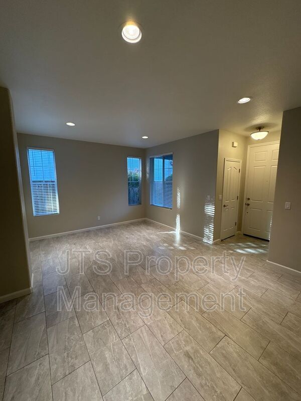 Building Photo - 9542 Windrose Ln