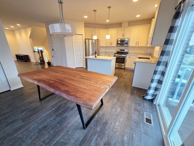 Building Photo - 4449 Monroe Ct