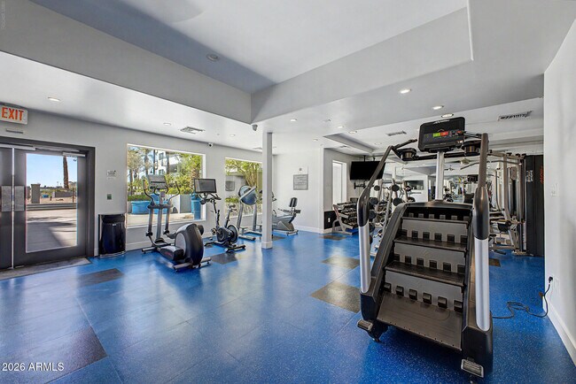 Building Photo - 945 E Playa Del Norte Dr