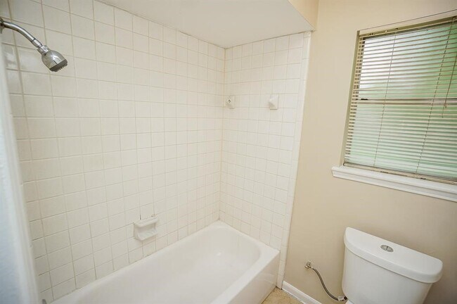 Building Photo - 13626 Woodchester Dr