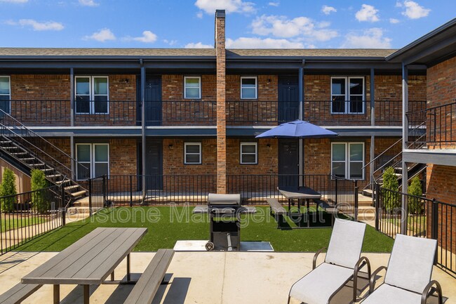 Building Photo - 3165 E 49th St