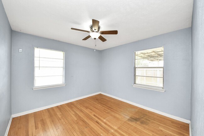 Building Photo - 1324 Bennett Dr