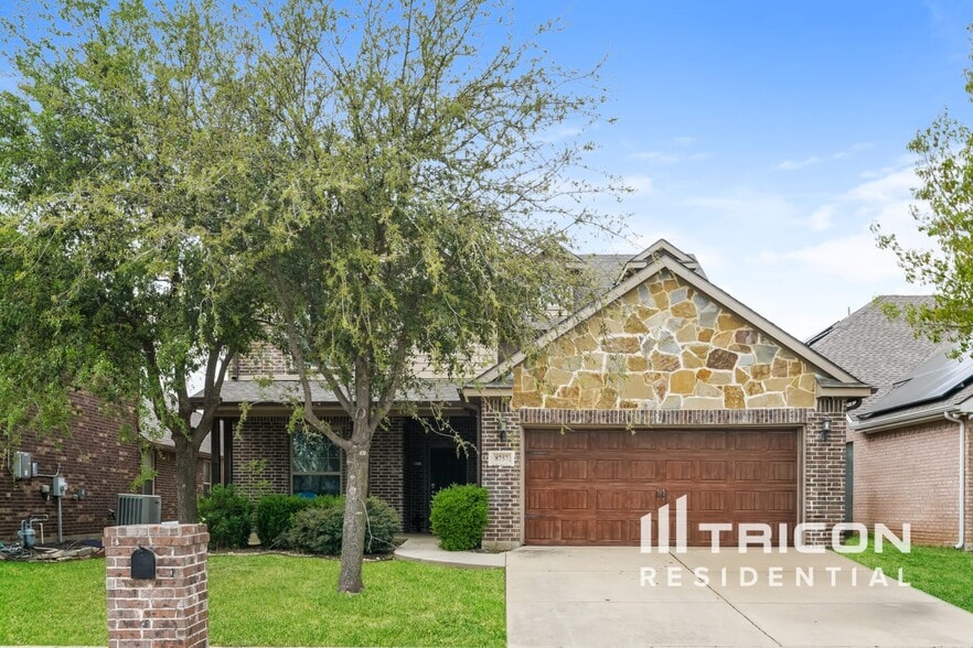 Primary Photo - 8757 Royalwood Dr