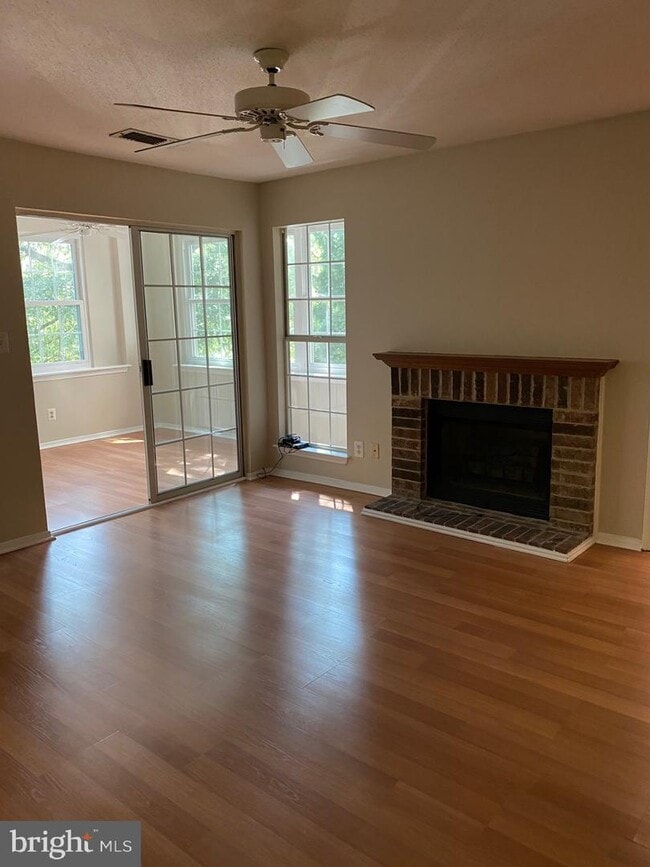 Building Photo - 310 Canterbury Rd