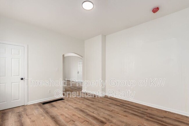 Building Photo - 865 Old Leonard Ave