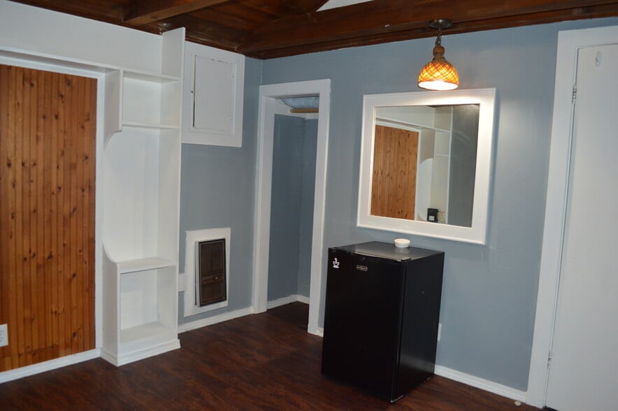Building Photo - 430 S Holladay Dr
