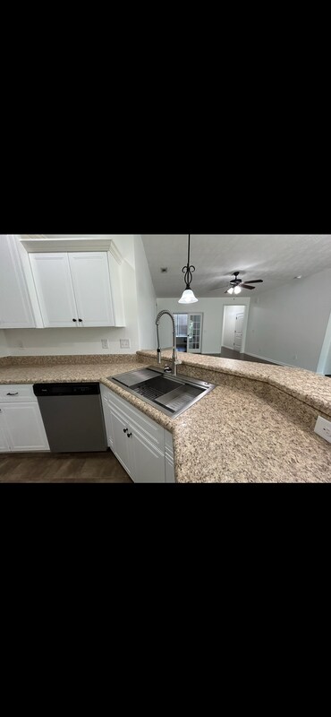 Building Photo - 897 Westlawn Dr