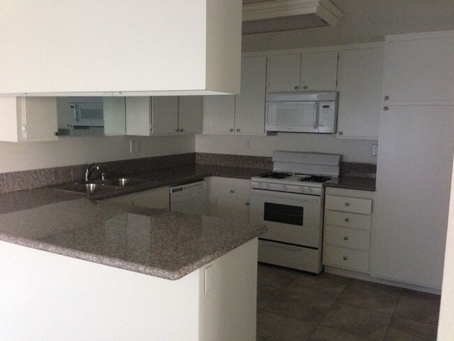 Building Photo - Beautiful CONDO for rent ! Shady Oaks Dr.!!!