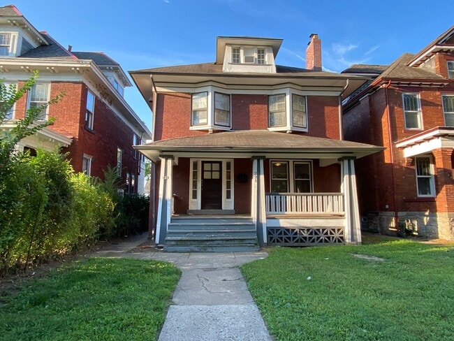 Primary Photo - 221 E 16th Ave