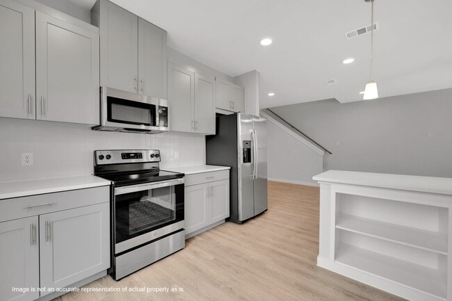 Building Photo - 2404 Eaton St