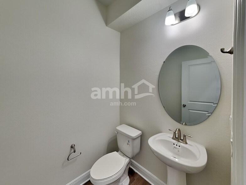 Building Photo - 954 Heavenly Dr