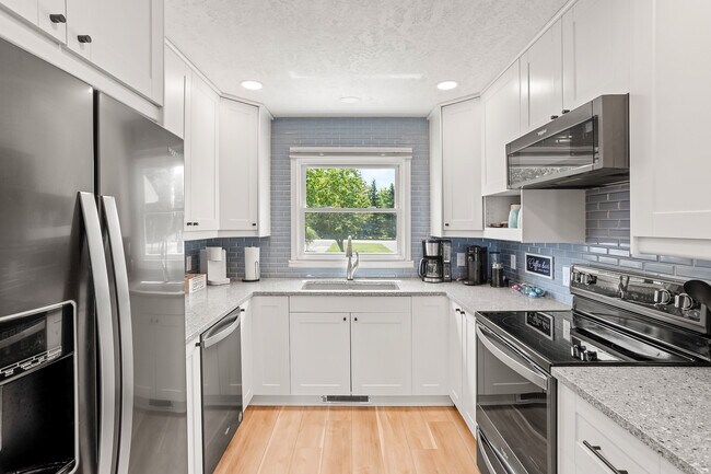 Kitchen - 27166 Little Floyd Lake Rd