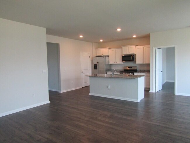 Building Photo - 2165 Ainsley Dr