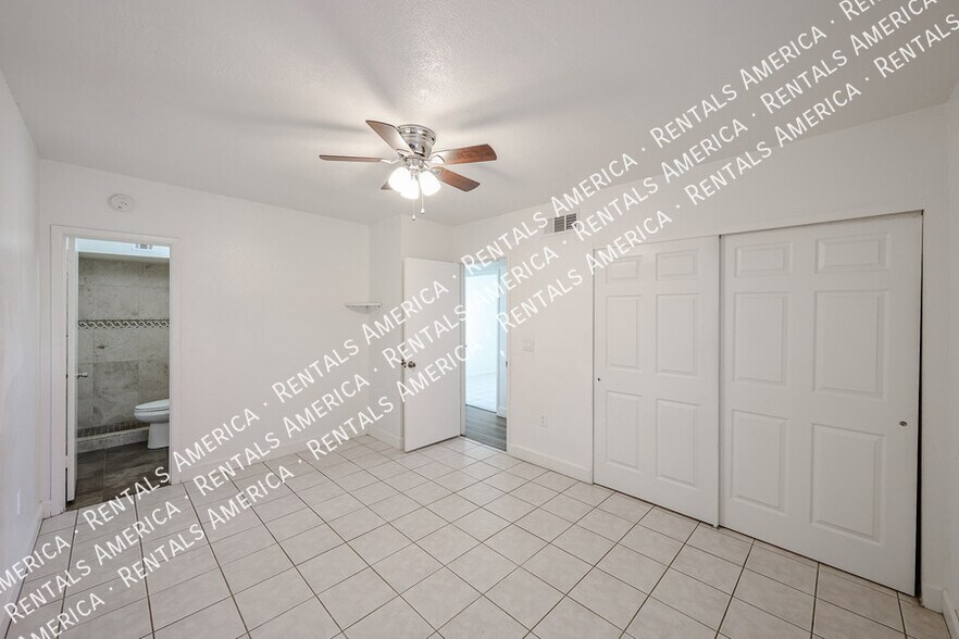 Building Photo - 712 N Santa Barbara